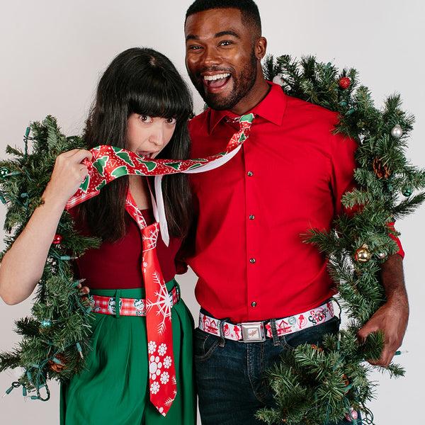 Buckle-Down A CHRISTMAS STORY Wreath Logo Full Color White Seatbelt Belt - A Christmas Story Icons Collage White/Reds/Greens Webbing