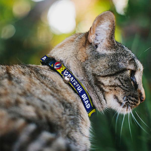 Buckle-Down Breakaway Cat Collar With Bell - GRATEFUL DEAD Text Box And Steal Your Face Logo Yellow/Blue/White