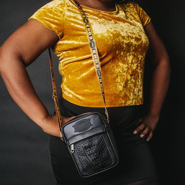 Buckle-Down Women's Crossbody Wallet - Batman Embossed Bat Signal
